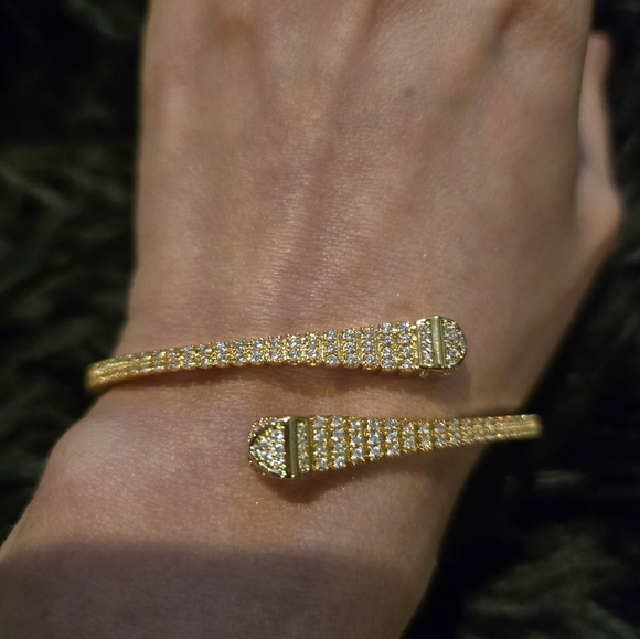 21kgp Dubai Jewelry - Elegant Gold-Tone Jewelry Set - Picture 2 of 14